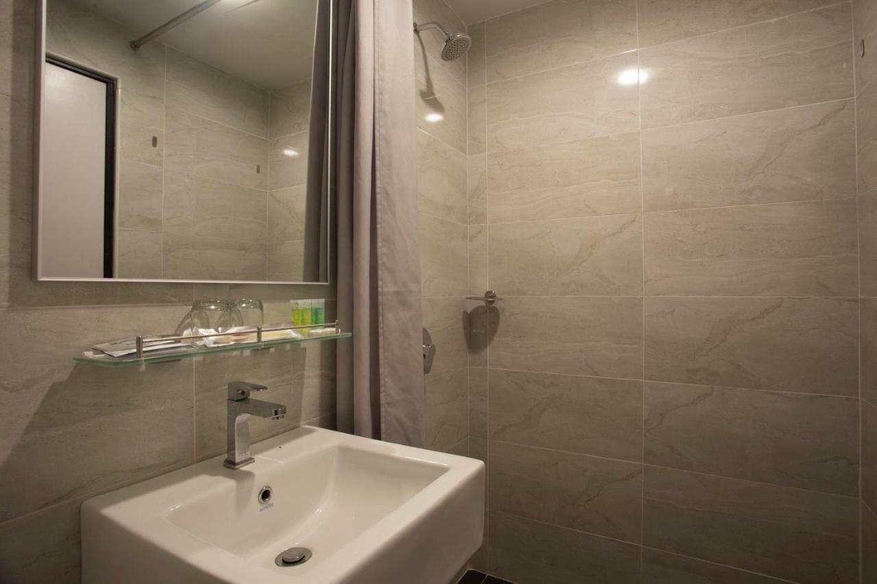 Amansari Hotel Nusajaya Zewnętrze zdjęcie